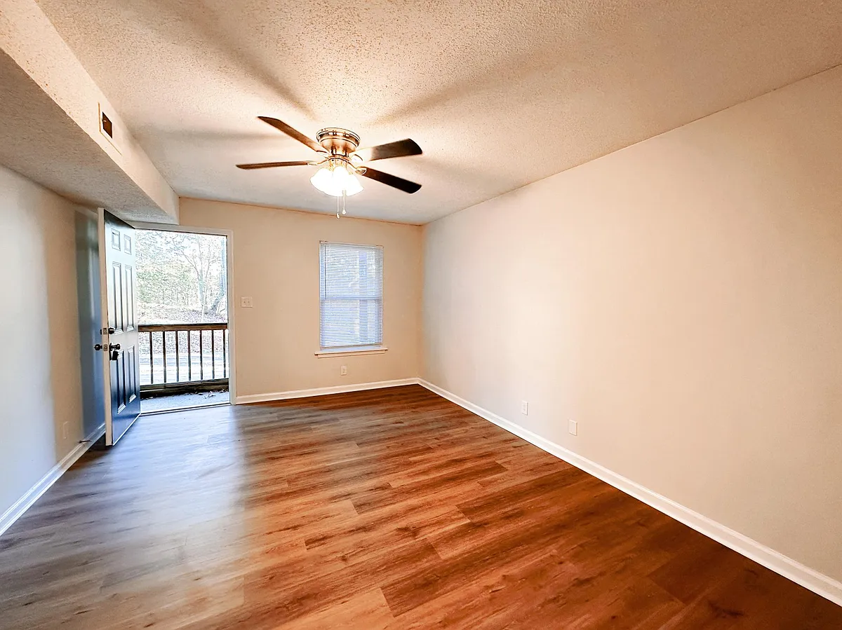 Building Photo - 470 Martha Ln #B