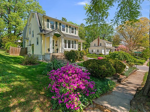 2nd image of 1022 Overbrook Rd