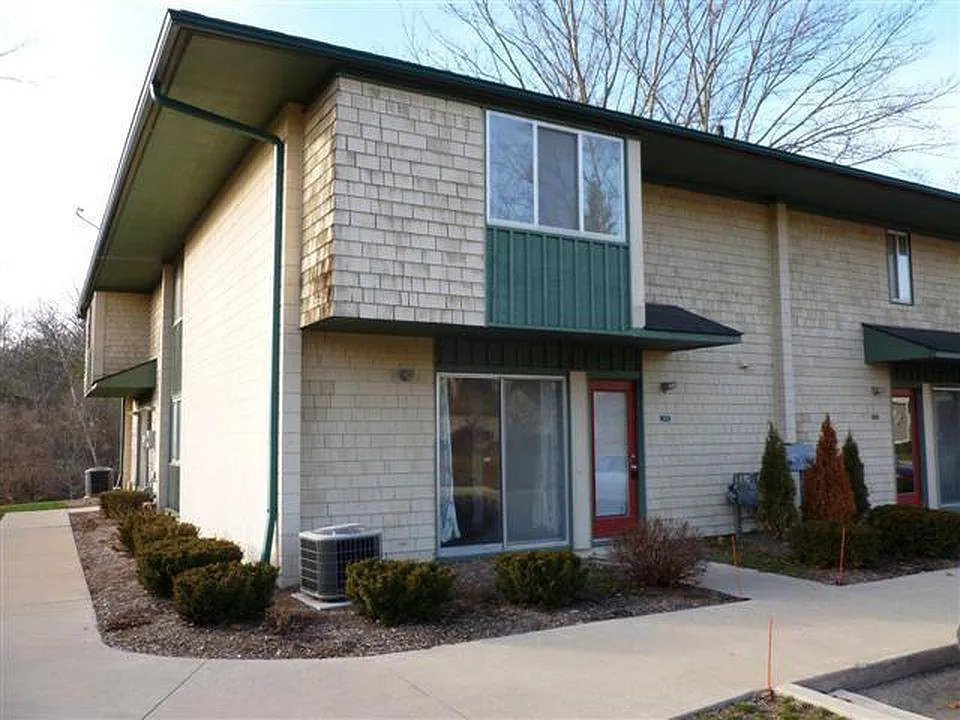 3 bed, 1.5 bath, 1248 sqft, $1,090 — Photo 3