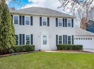 65 Venetian Way Cir, Wheaton, IL 60189