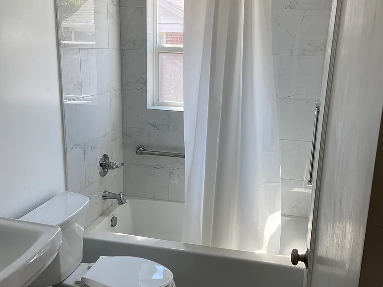 712 E Bryan Ave — Photo 8