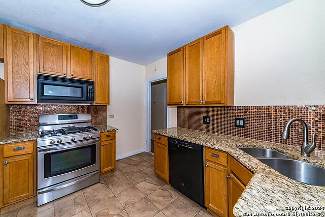 2218 W Mistletoe Ave — Photo 15