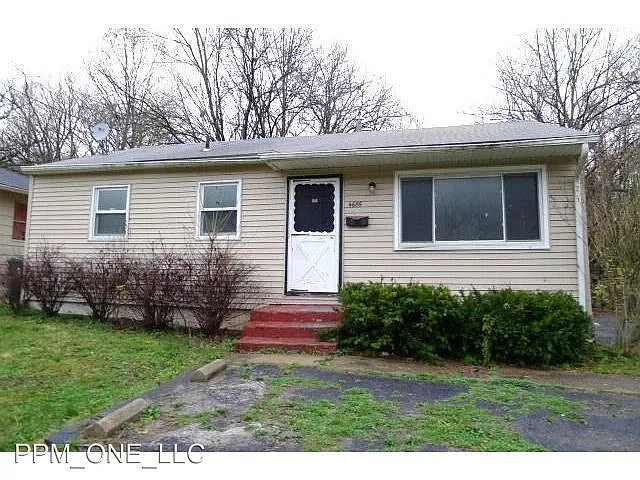 4686 Kirby Ave photo 1