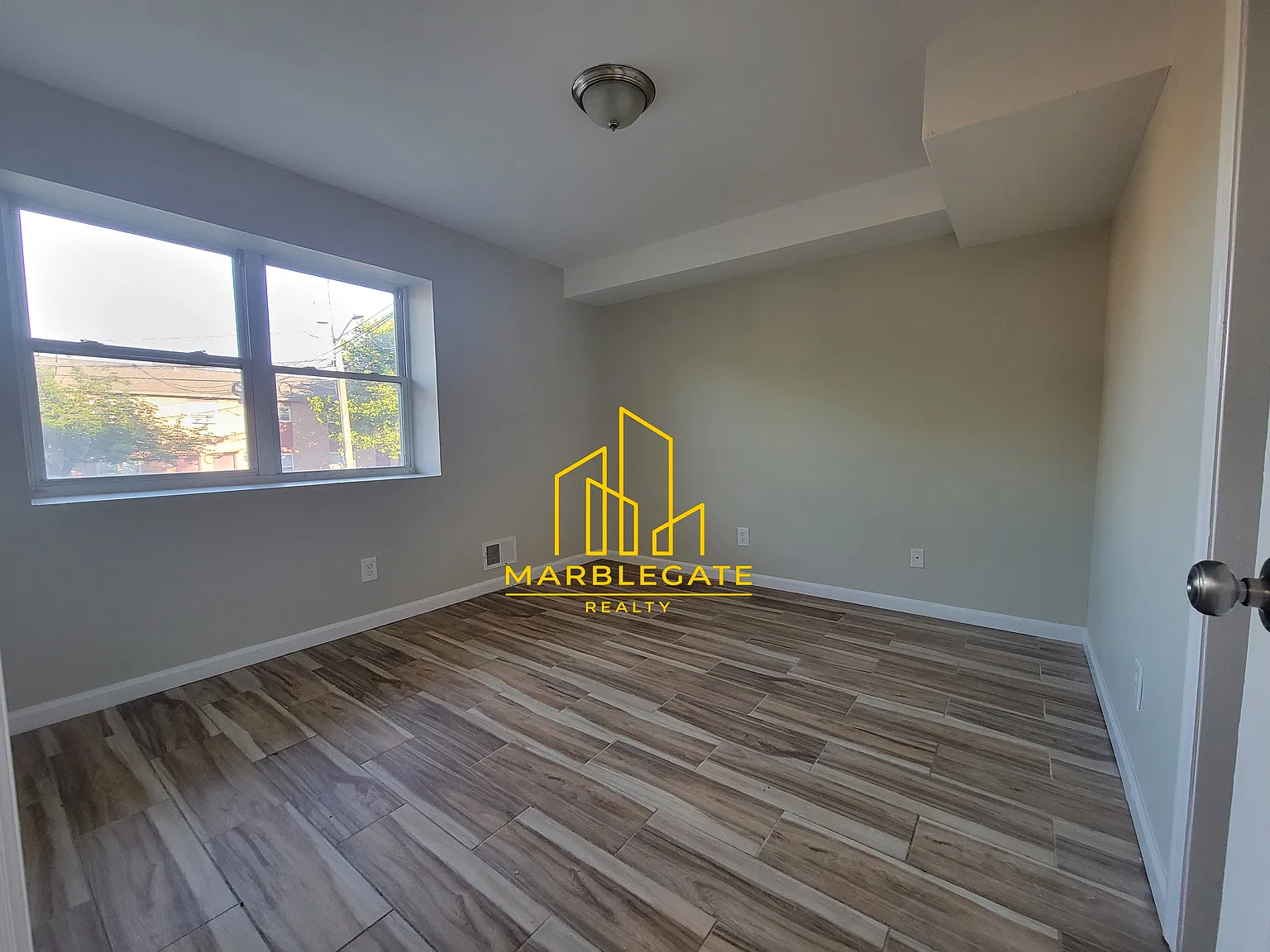 2 bed, 850 sqft, $2,050 — Photo 4