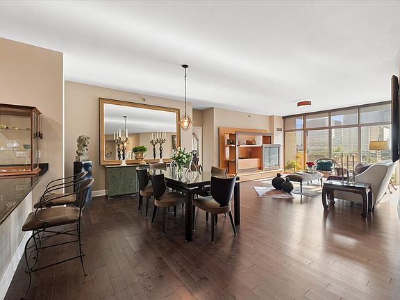 3rd image of 1335 S Prairie Ave Unit 607