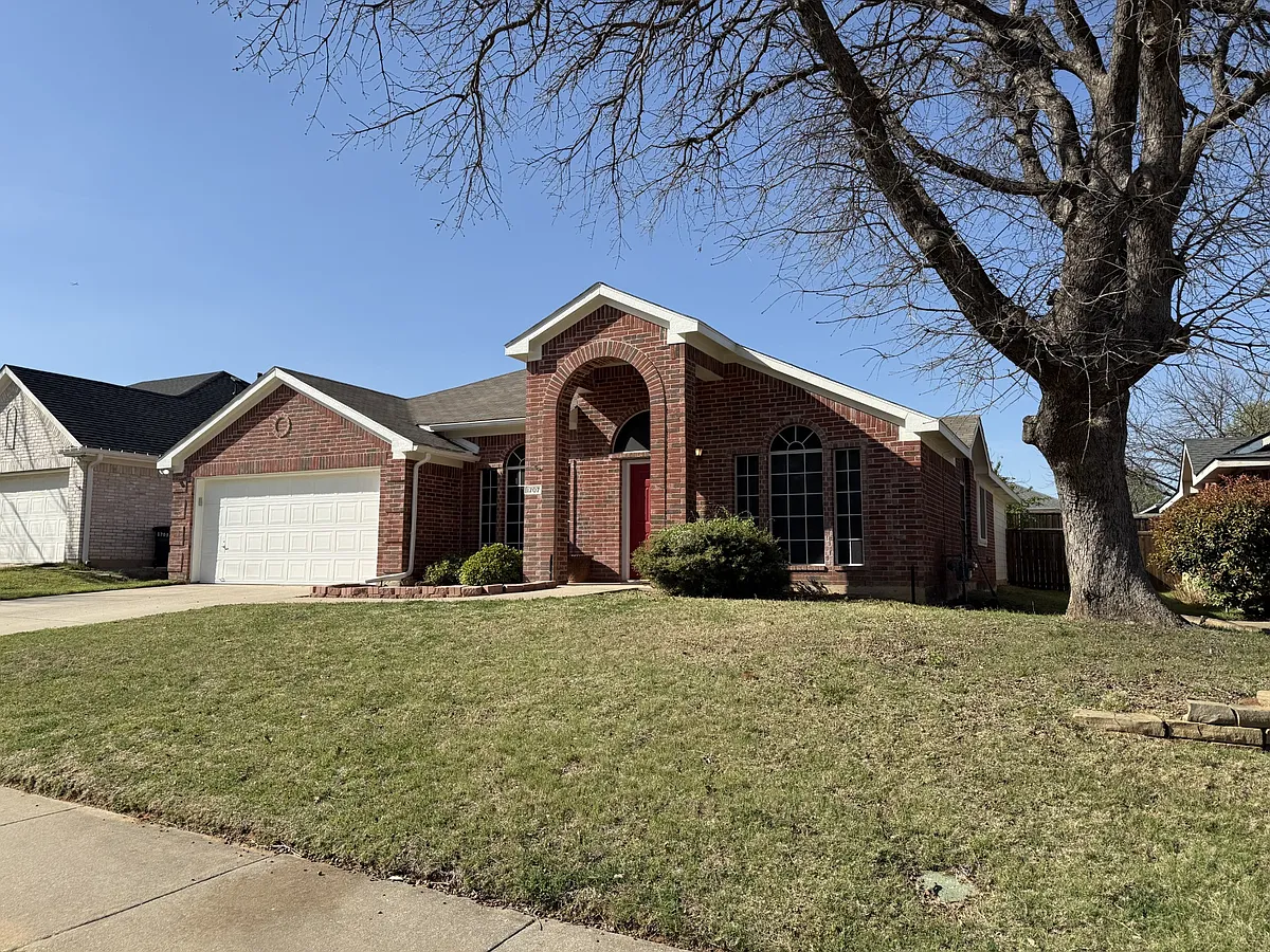 Building Photo - 1707 Falcon Dr