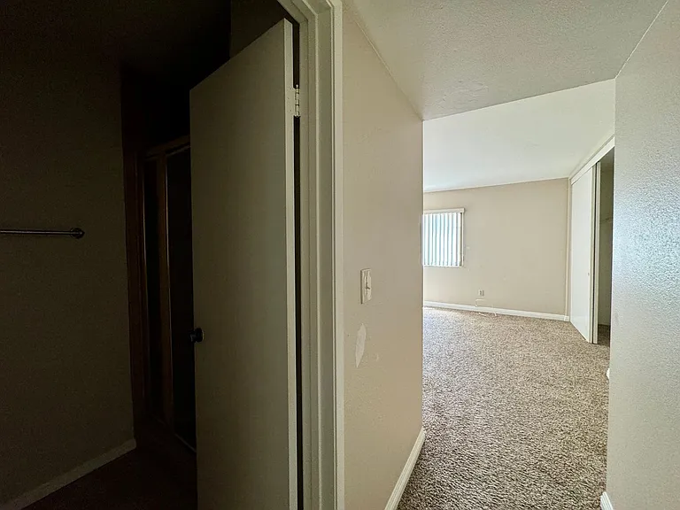 594 W Huntington Dr #C — Photo 16