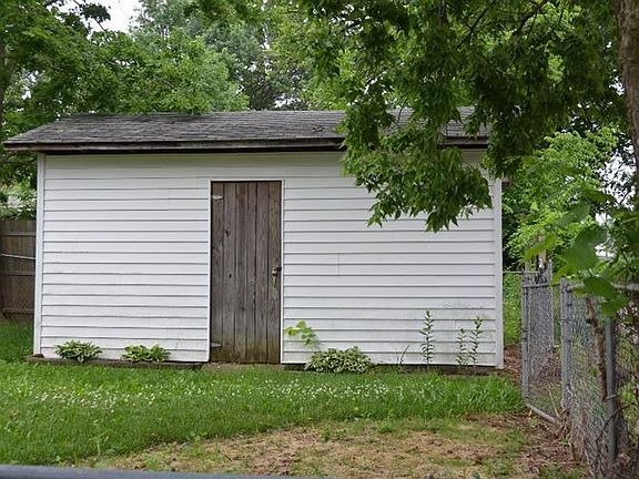 4th image of 139 N Elmarch Ave