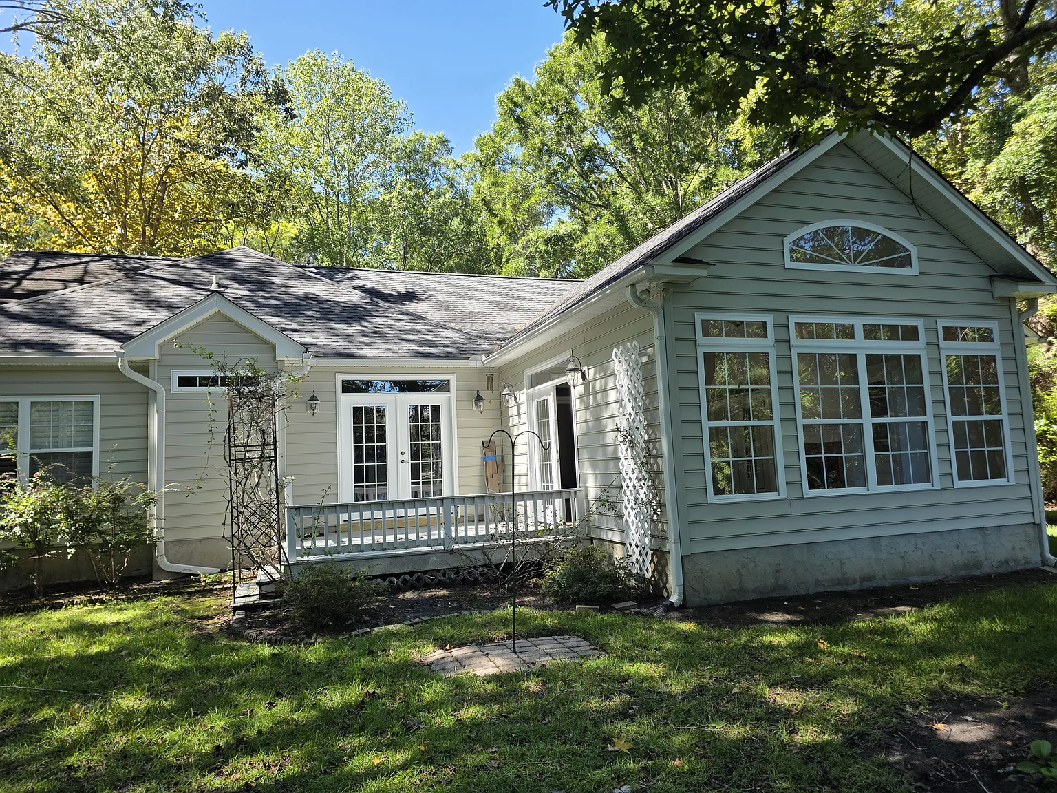 3 bed, 2200 sqft, $2,800 — Photo 3