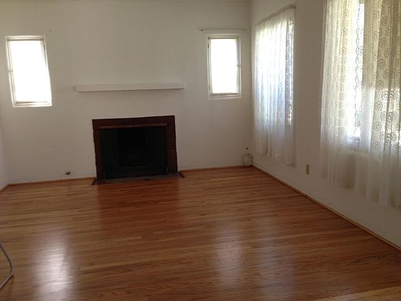 3rd image of 1603 San Andres St