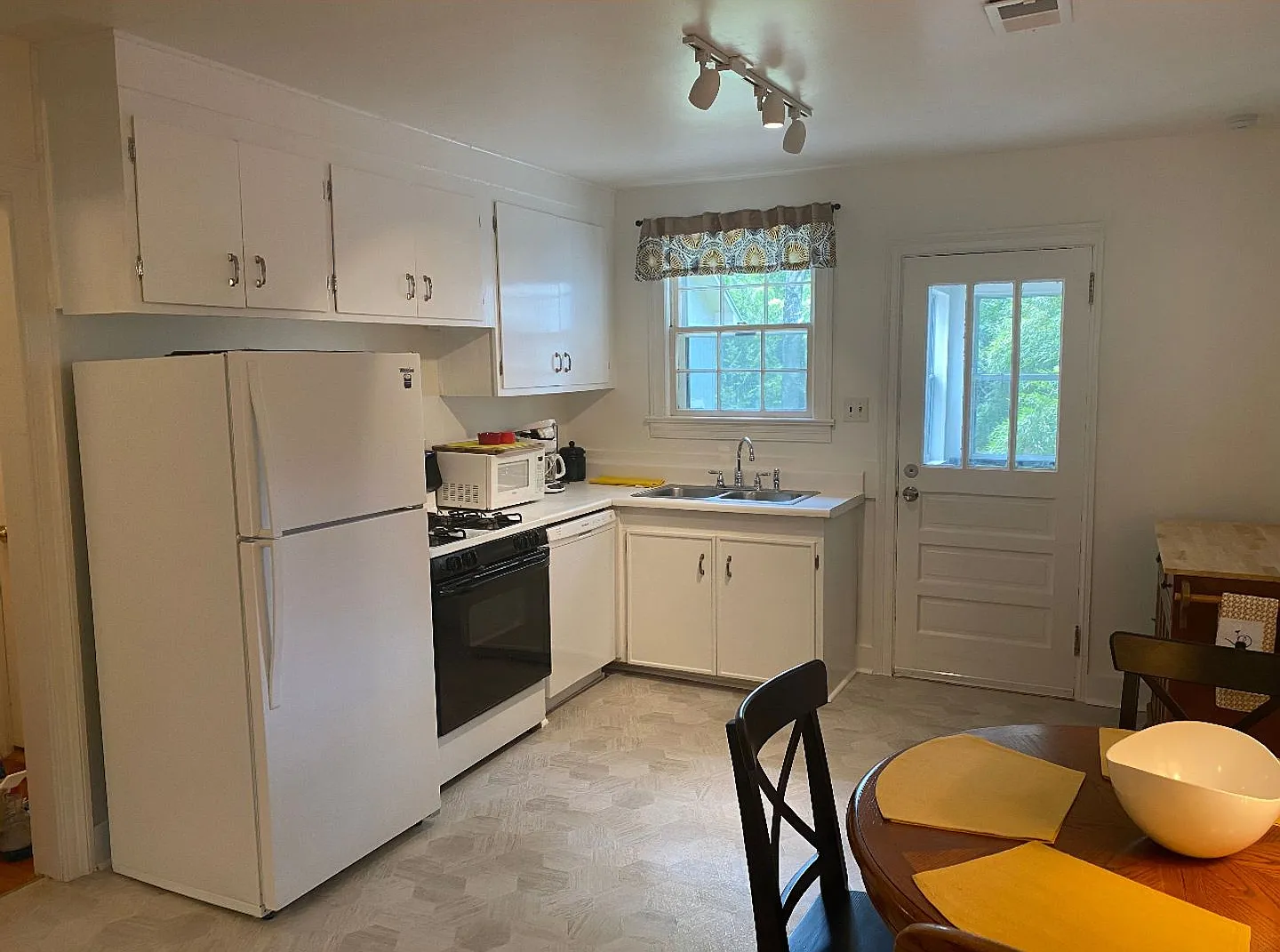 Charming Summerville Rental in a Convenient Location! — Photo 3