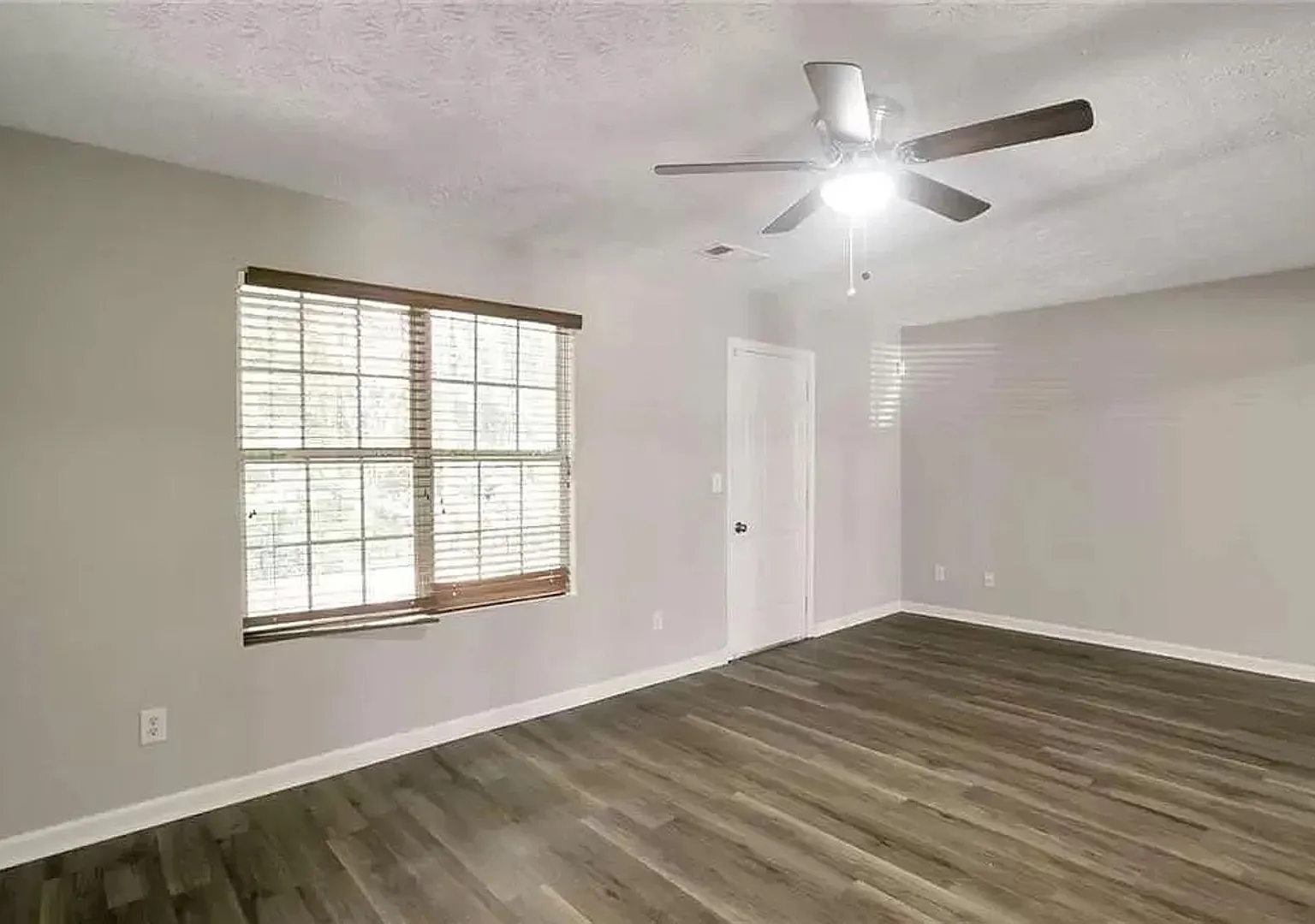 Room in 3 Bedroom Home At Waldrop Ln — Photo 4