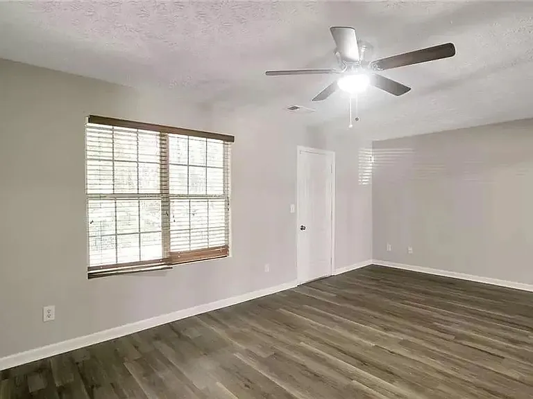 3833 Waldrop Ln — Photo 4