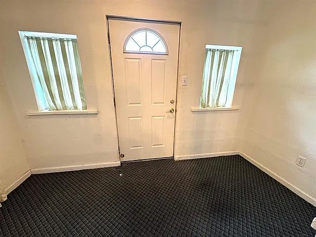2 bed, 1.0 bath, 910 sqft, $1,250 — Photo 2