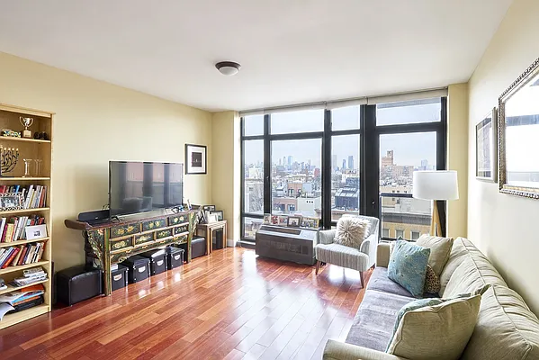 Sold by Warburg | media 10