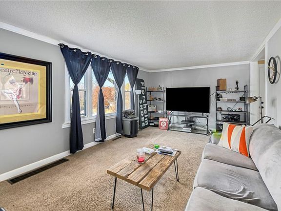 5th image of 3201 W Townsend Ct