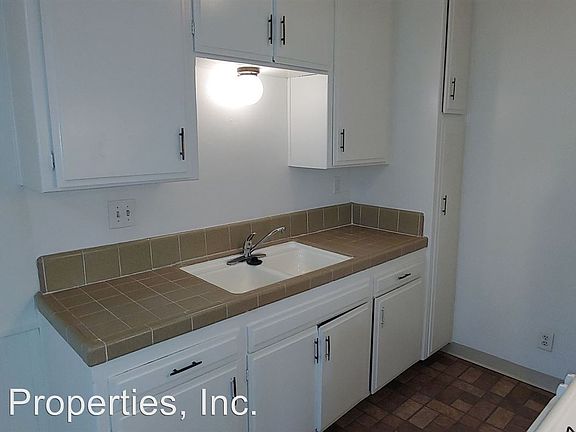 4th image of 4754 32nd St APT 8