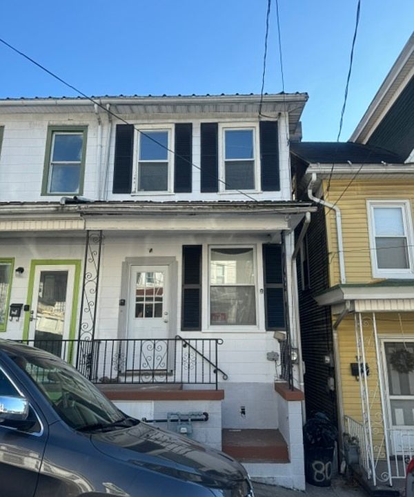 1st image of 808 E Dewart St