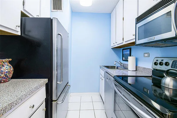 Sold by William Raveis Real Estate | media 4