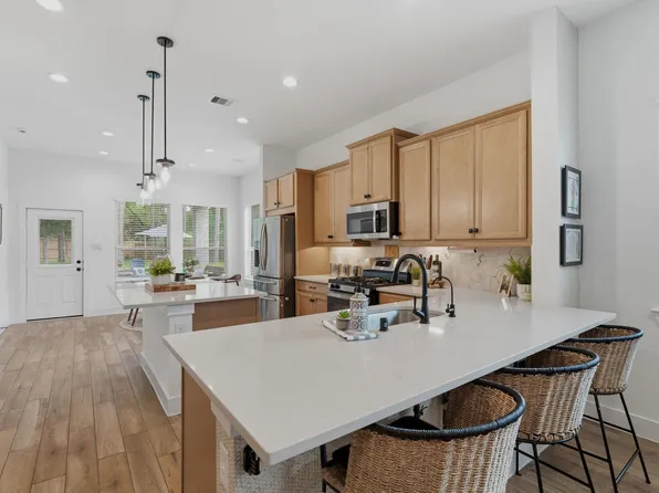 312 Mullins Ct, Montgomery, TX 77316