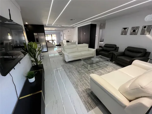 39 SE 7th St, Dania, FL 33004