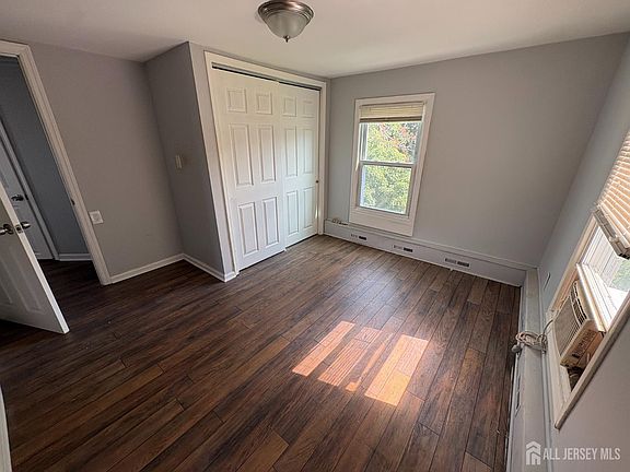 5th image of 52 Dane St