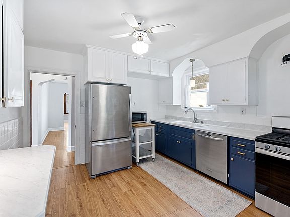 3rd image of 8511 Florence Ave