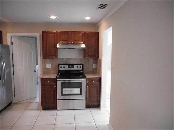 3rd image of 7811 NW 45th St