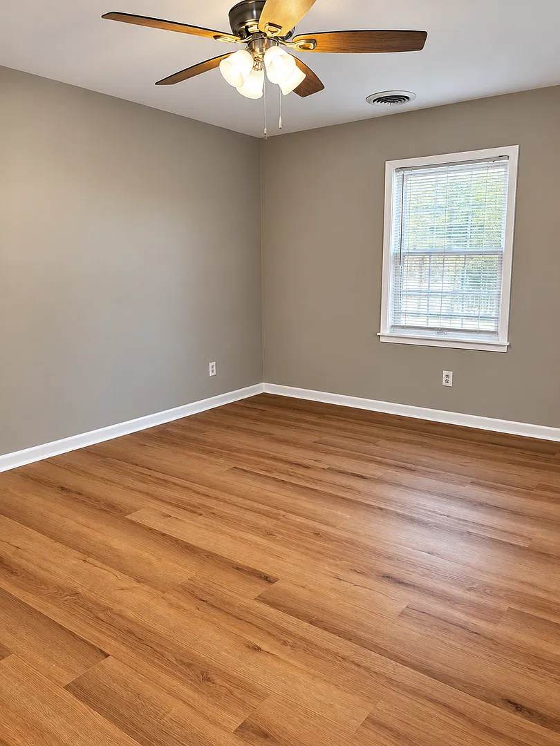 Charming 3-Bedroom Home in the Heart of Jonesboro Prime Location! — Photo 2