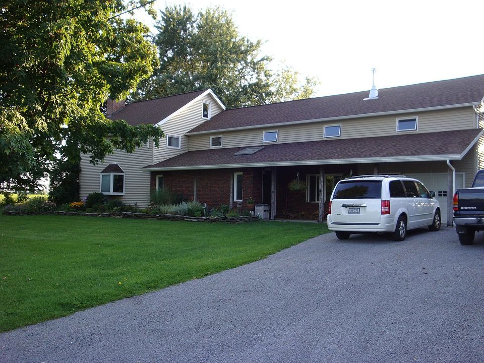 Front of house with new siding 2006