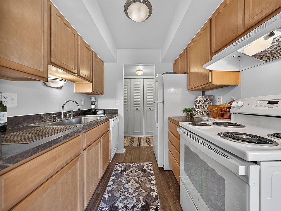 Efficient kitchen at Drawbridge Apartments in Harrison Township, MI.