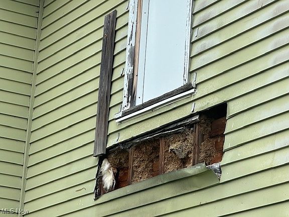 3rd image of 959 Foster Ave