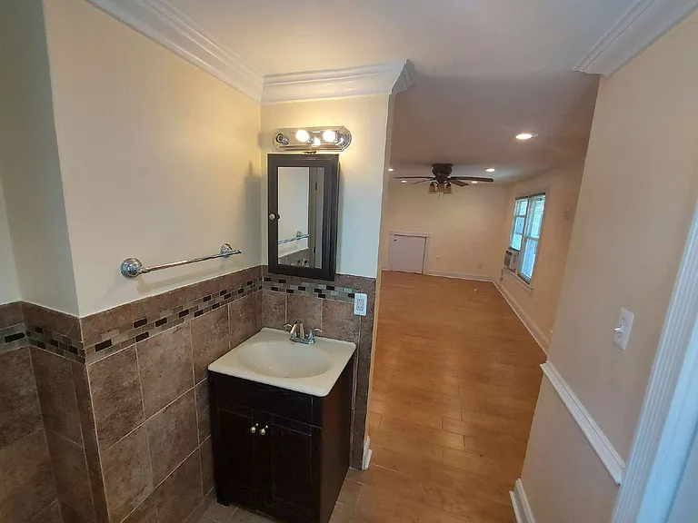 611 60th Pl — Photo 3