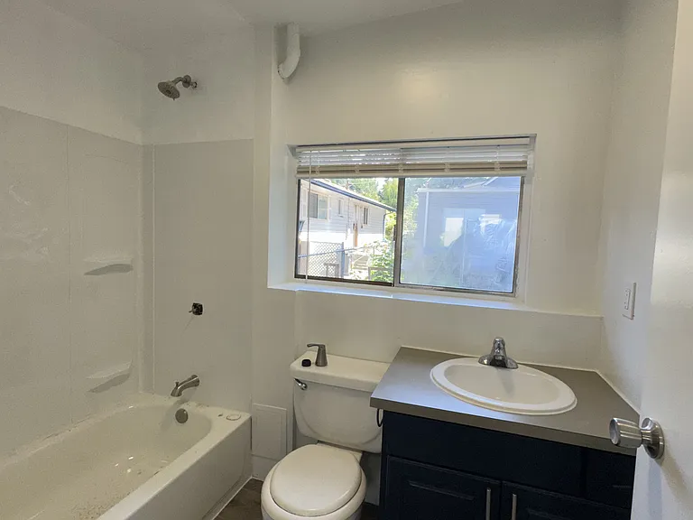 820 S Donovan St #B — Photo 9