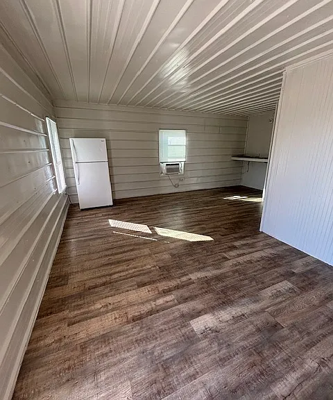 156 FM 616 — Photo 2