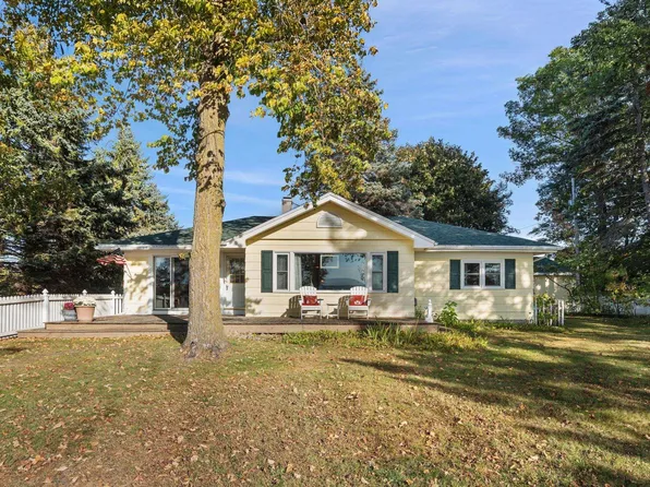 13588 Peninsula Dr, Traverse City, MI 49686