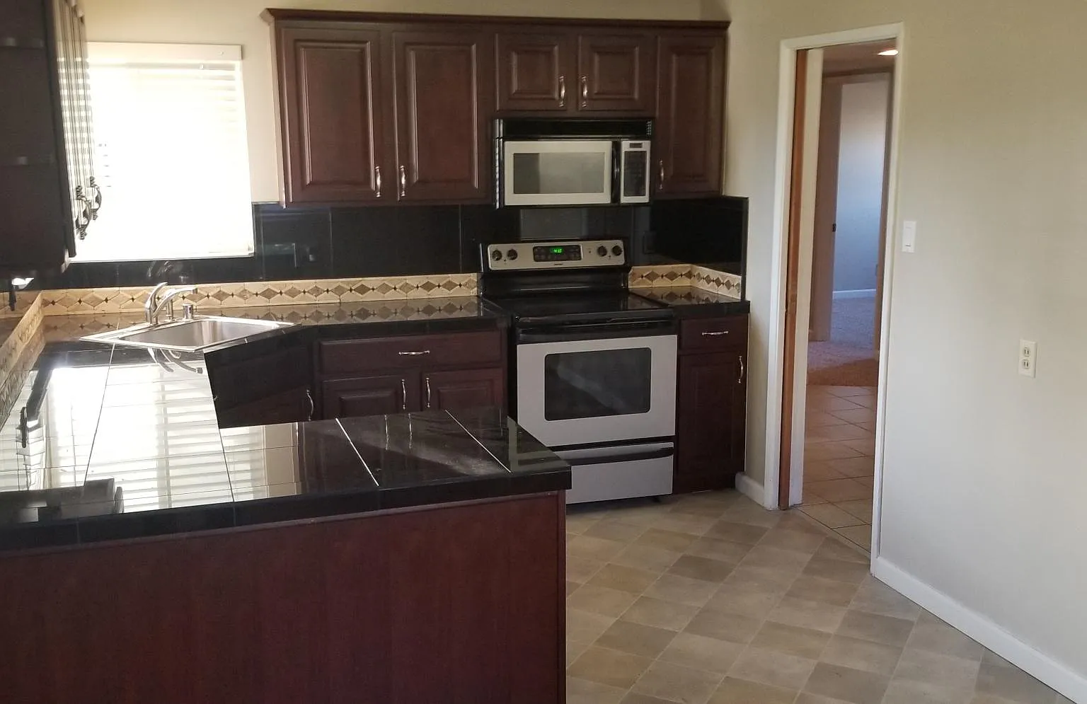 4 bed, 1378 sqft, $2,850 — Photo 2