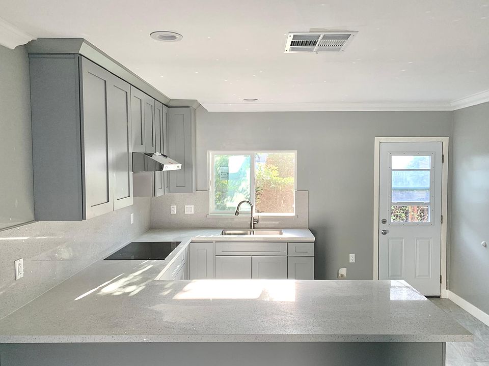 1st image of 1031 Manley Dr