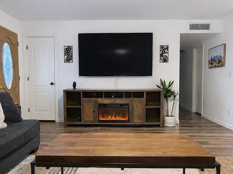 724 N Pine St — Photo 4