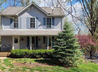 43 Honeysuckle Ln, Front Royal, VA 22630