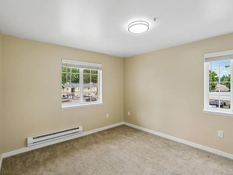 Sunset Highlands Apartments — Photo 39