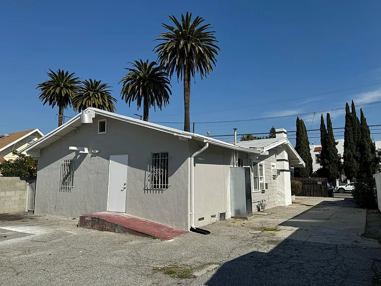 1183 N Normandie Ave — Photo 4
