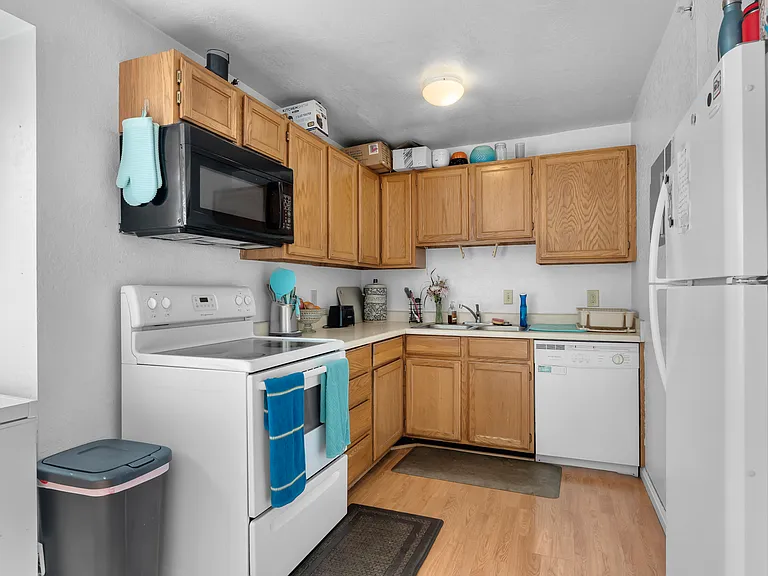 726 W 1720 N #330 — Photo 2