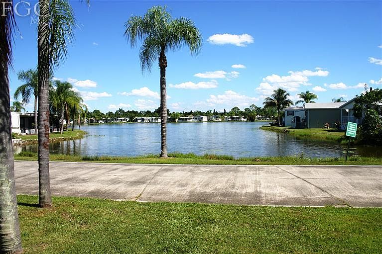 2nd image of 10733 Everglades Kite Cir