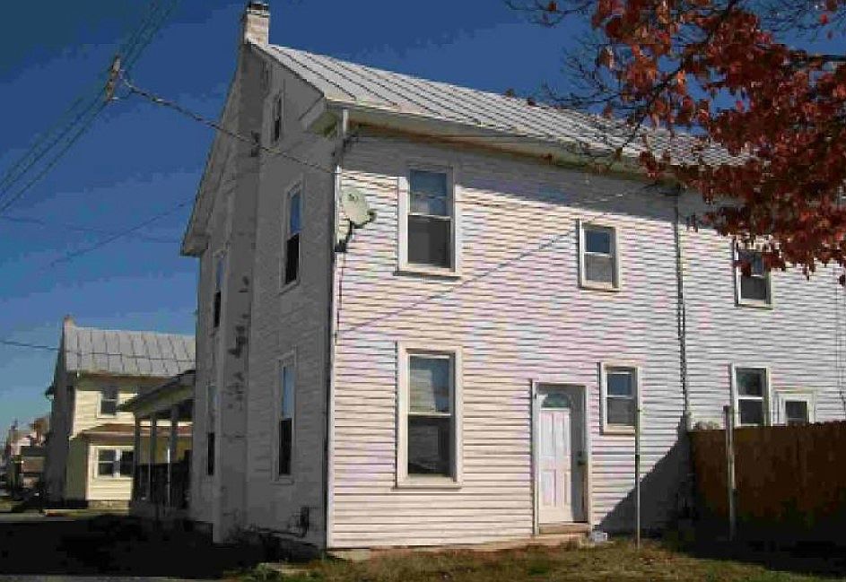2nd image of 131 N College St