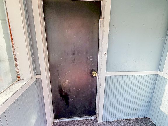 4th image of 230 SE Spring St