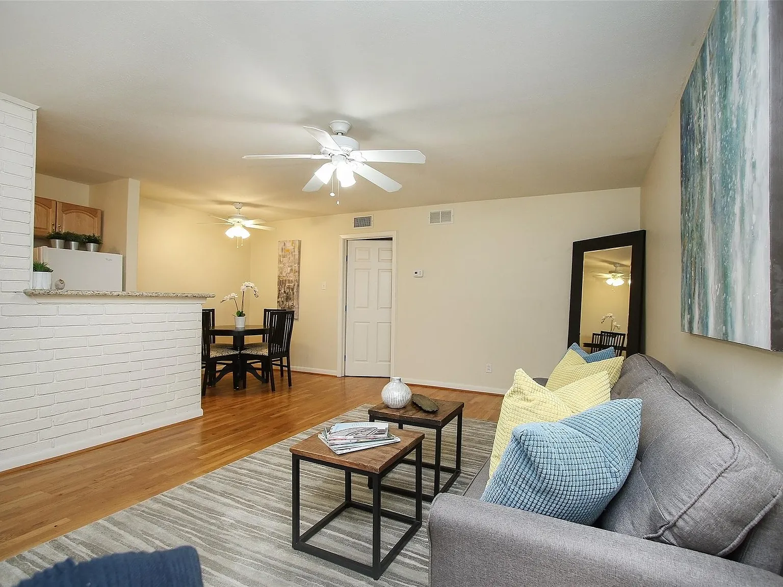 1 bed, 1.0 bath, 700 sqft, $1,245 — Photo 4