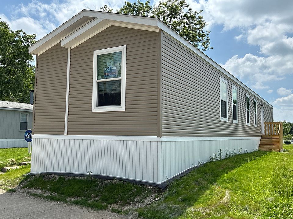 2nd image of 825 S 75th St