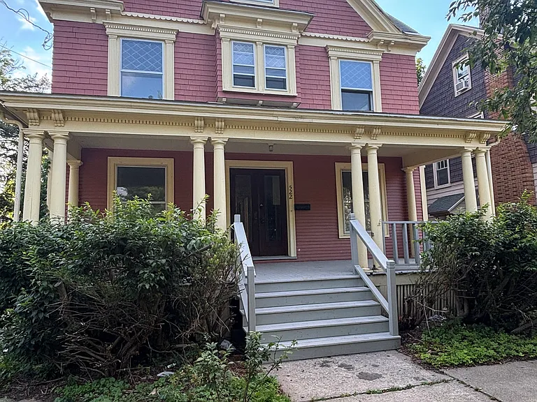 522 Allen St — Photo 2