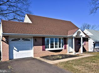 79 Pumpkin Hill Rd, Levittown, PA 19056